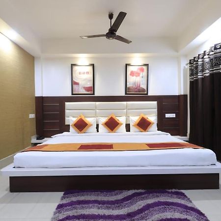 Hotel Rashmi Guwahati Bagian luar foto