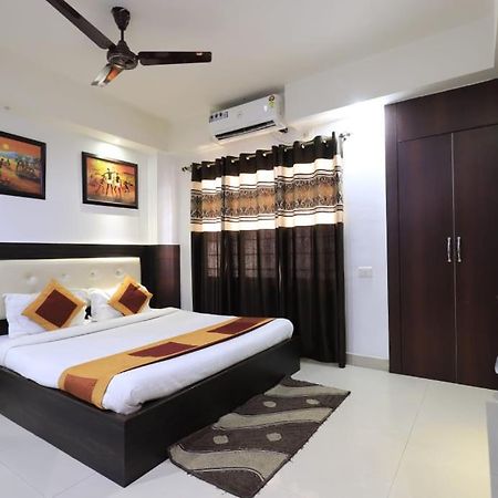 Hotel Rashmi Guwahati Bagian luar foto