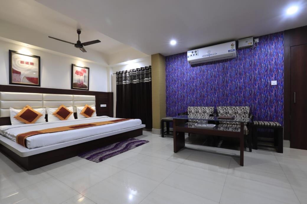 Hotel Rashmi Guwahati Bagian luar foto