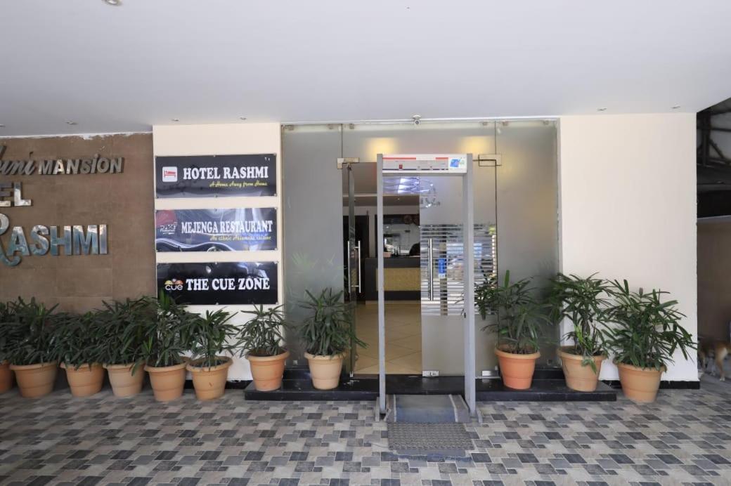 Hotel Rashmi Guwahati Bagian luar foto