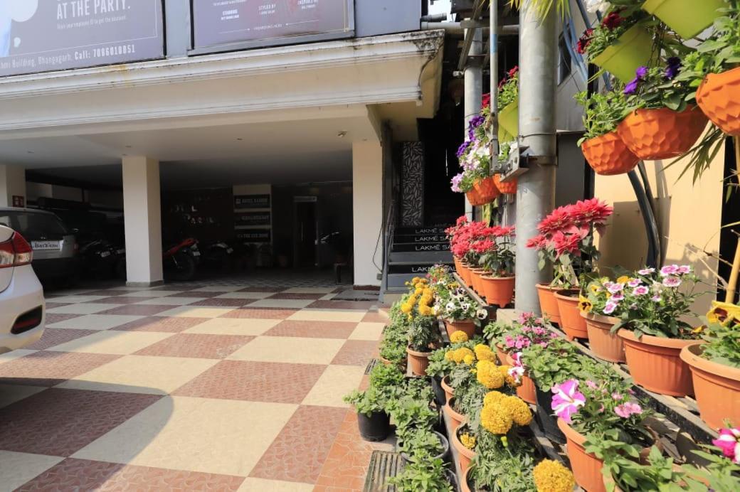 Hotel Rashmi Guwahati Bagian luar foto