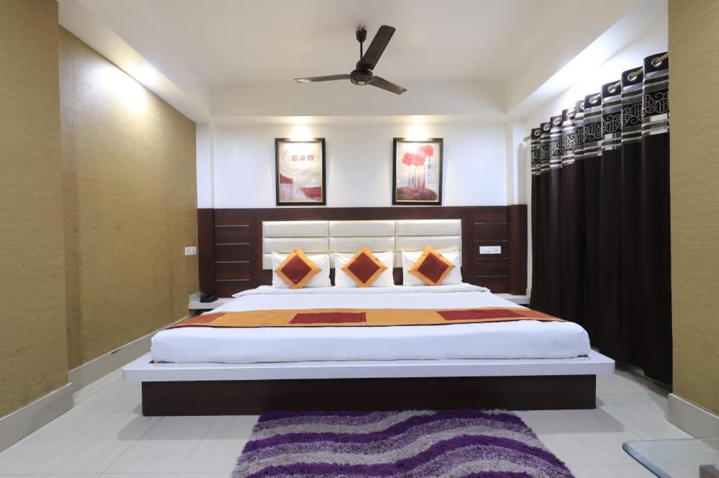 Hotel Rashmi Guwahati Bagian luar foto