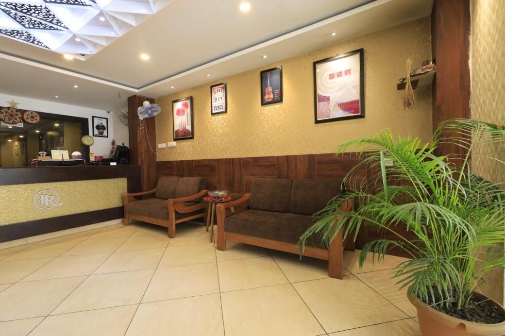 Hotel Rashmi Guwahati Bagian luar foto