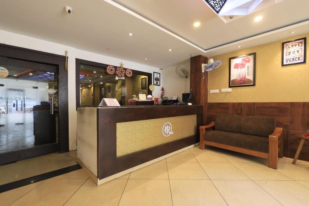 Hotel Rashmi Guwahati Bagian luar foto