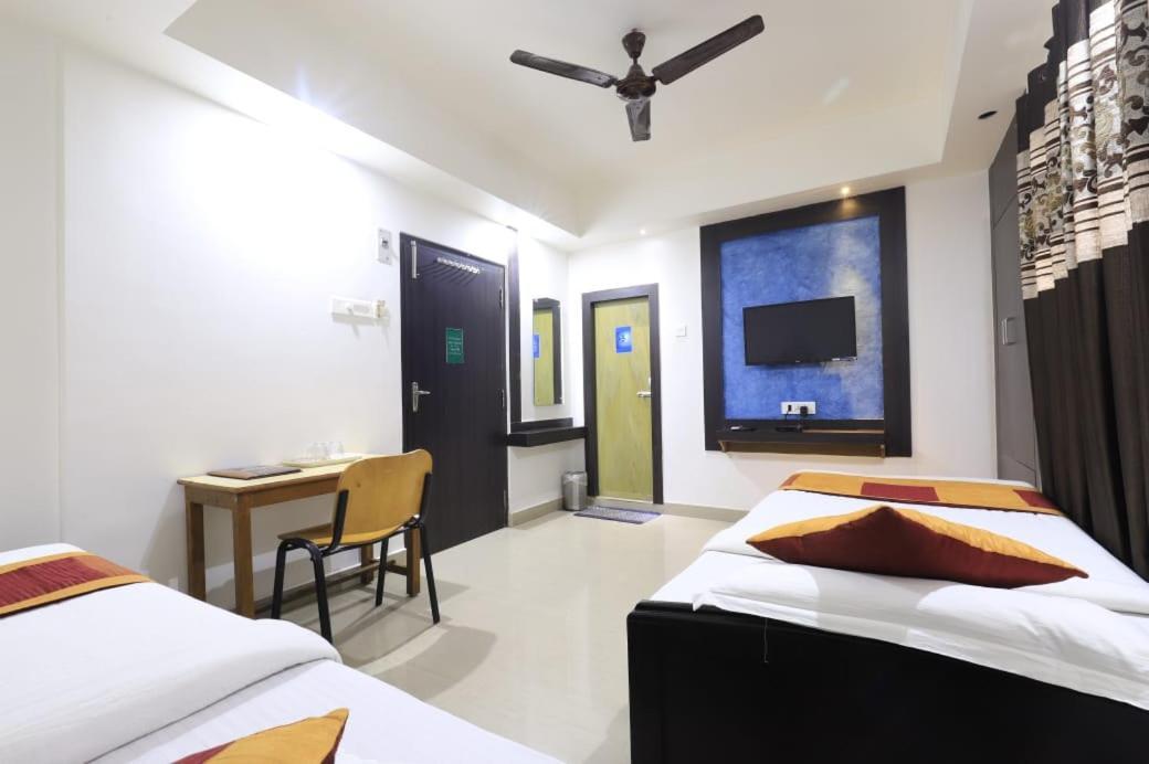 Hotel Rashmi Guwahati Bagian luar foto