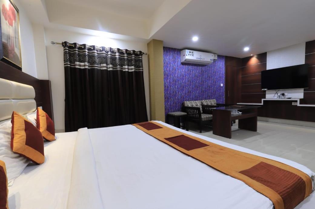 Hotel Rashmi Guwahati Bagian luar foto