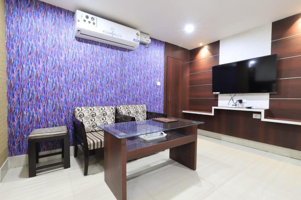 Hotel Rashmi Guwahati Bagian luar foto
