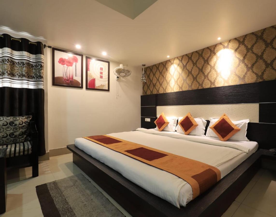 Hotel Rashmi Guwahati Bagian luar foto