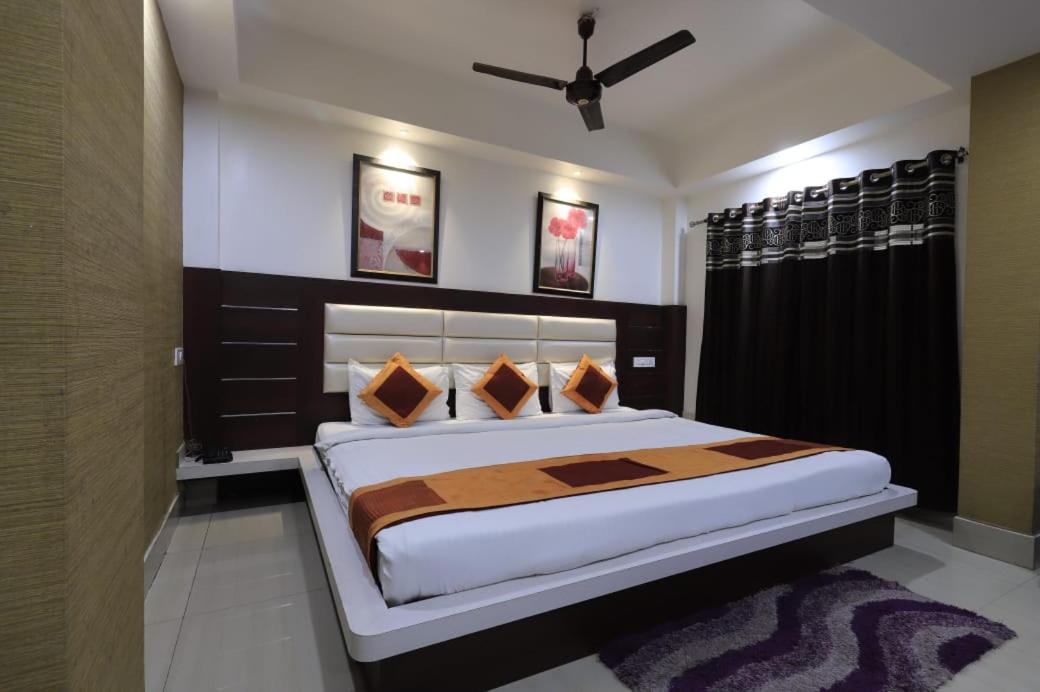 Hotel Rashmi Guwahati Bagian luar foto